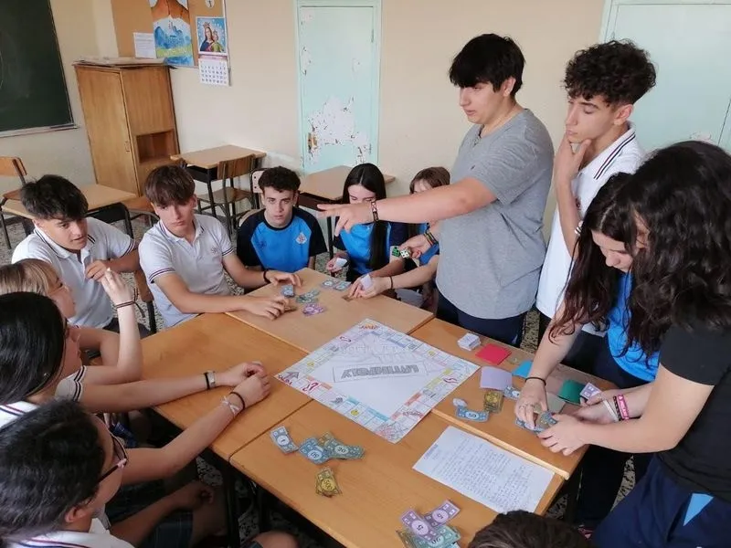 Los alumnos de 4° ESO que cursan Latín han realizado cuatro juegos didácticos en grupo sobre los distintos contenidos vistos durante el curso