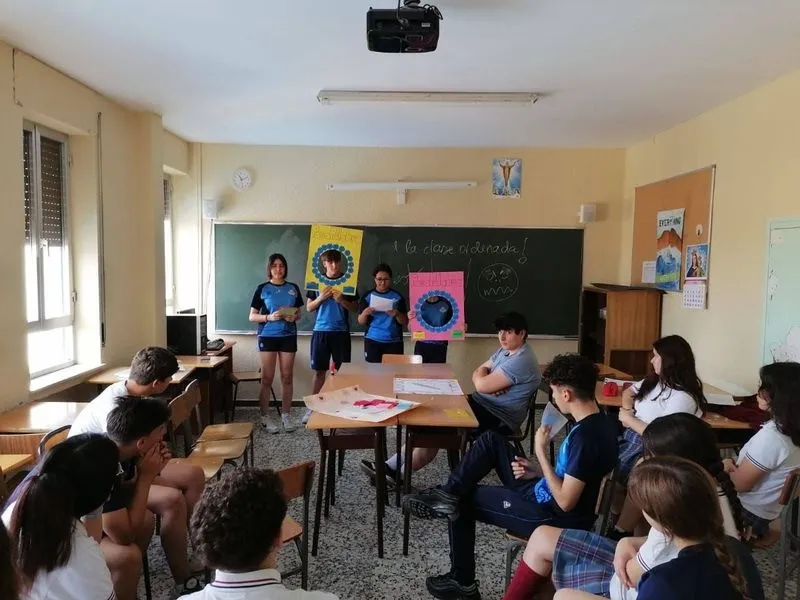 Los alumnos de 4° ESO que cursan Latín han realizado cuatro juegos didácticos en grupo sobre los distintos contenidos vistos durante el curso