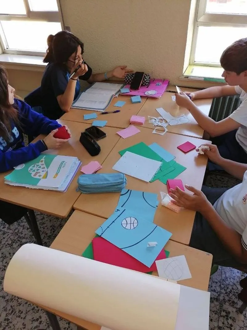 Los alumnos de 4° ESO que cursan Latín han realizado cuatro juegos didácticos en grupo sobre los distintos contenidos vistos durante el curso