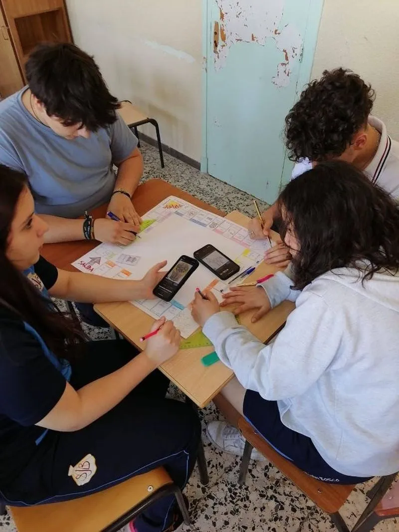 Los alumnos de 4° ESO que cursan Latín han realizado cuatro juegos didácticos en grupo sobre los distintos contenidos vistos durante el curso