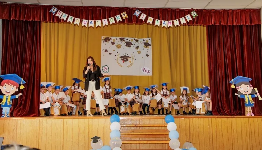 Foto 5 - La clase de 3&ordm; de Infantil de Misioneras-Santa Teresa festeja por todo lo alto su paso a Primaria