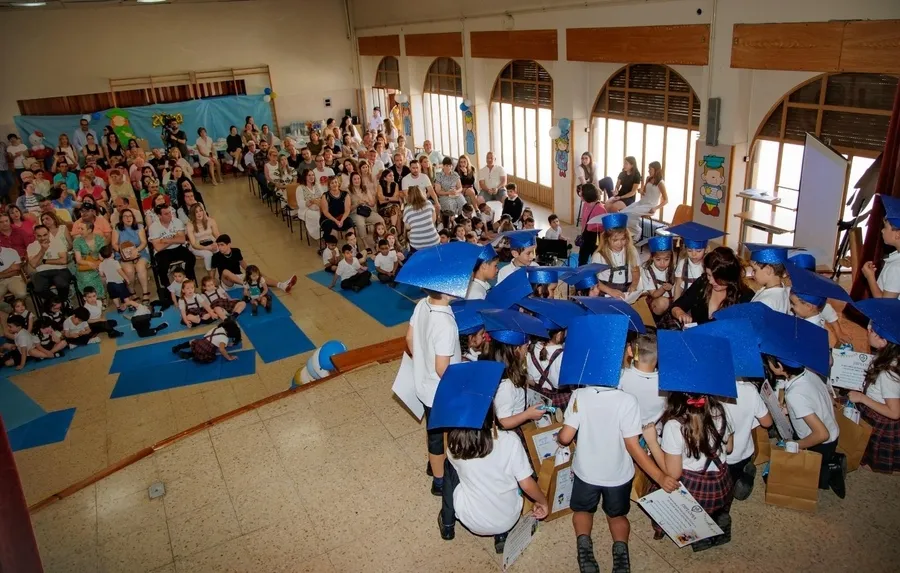 Foto 6 - La clase de 3&ordm; de Infantil de Misioneras-Santa Teresa festeja por todo lo alto su paso a Primaria
