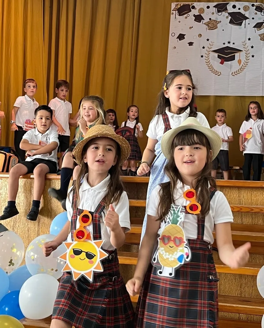 Foto 8 - La clase de 3&ordm; de Infantil de Misioneras-Santa Teresa festeja por todo lo alto su paso a Primaria