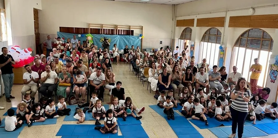 Foto 10 - La clase de 3&ordm; de Infantil de Misioneras-Santa Teresa festeja por todo lo alto su paso a Primaria