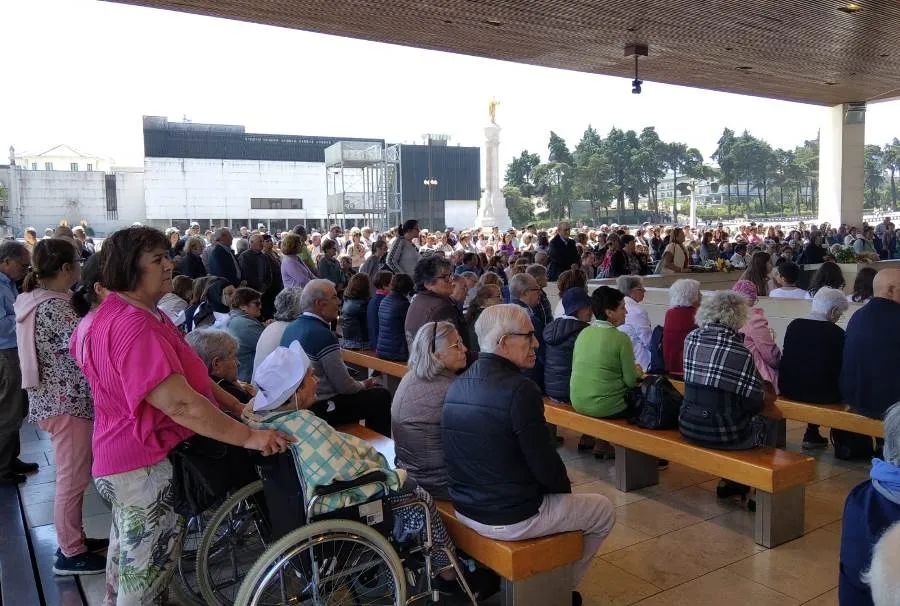 Foto 3 - Un grupo de 55 personas peregrina con San Andr&eacute;s hasta el Santuario de F&aacute;tima