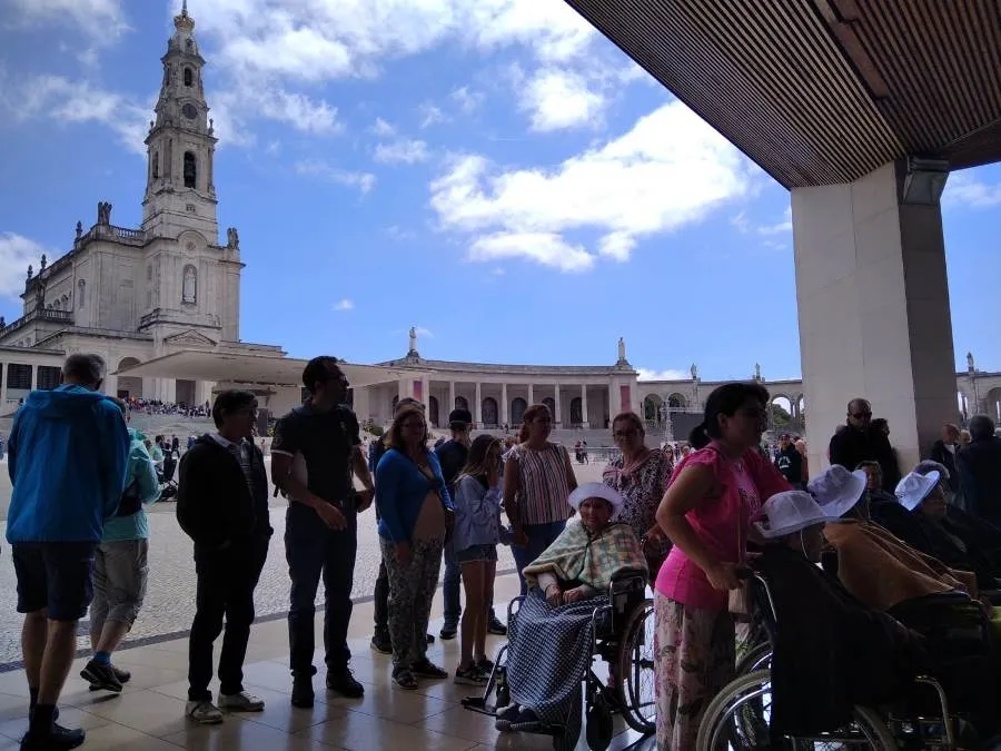 Foto 4 - Un grupo de 55 personas peregrina con San Andr&eacute;s hasta el Santuario de F&aacute;tima