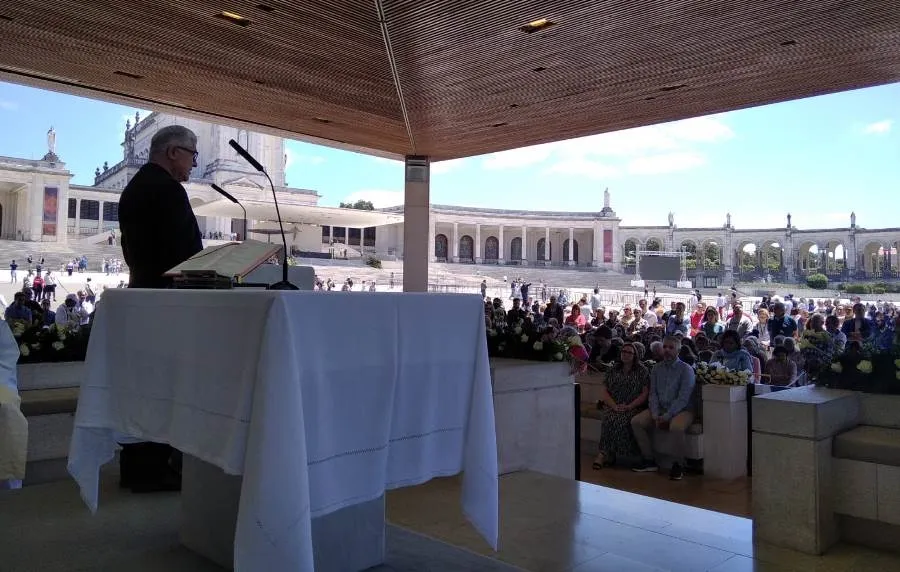 Foto 5 - Un grupo de 55 personas peregrina con San Andr&eacute;s hasta el Santuario de F&aacute;tima