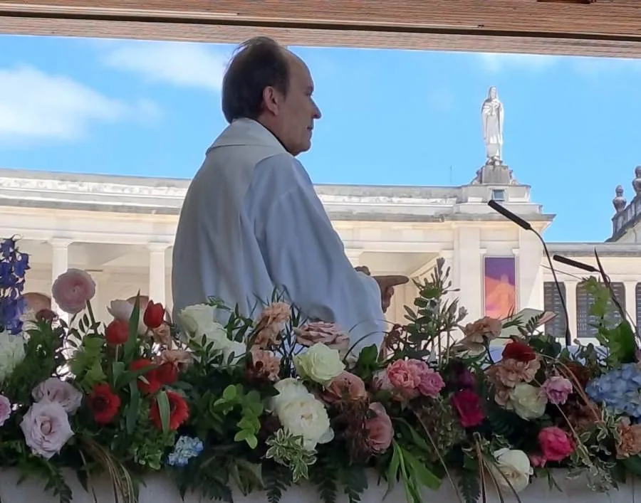 Foto 6 - Un grupo de 55 personas peregrina con San Andr&eacute;s hasta el Santuario de F&aacute;tima