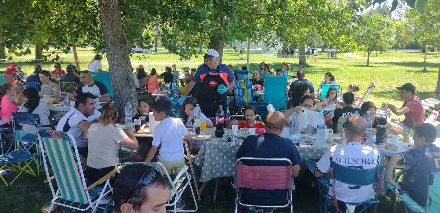 Foto 10 - La AMPA del Colegio Mir&oacute;briga disfruta de una jornada de confraternizaci&oacute;n a orillas del r&iacute;o