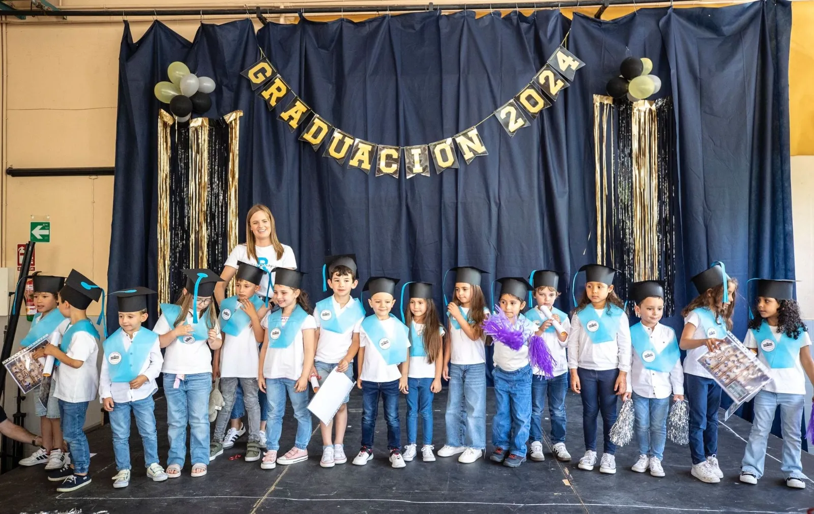 Foto 2 - Festiva graduaci&oacute;n, con mucha m&uacute;sica, de los alumnos de 3&ordm; de Infantil de San Francisco