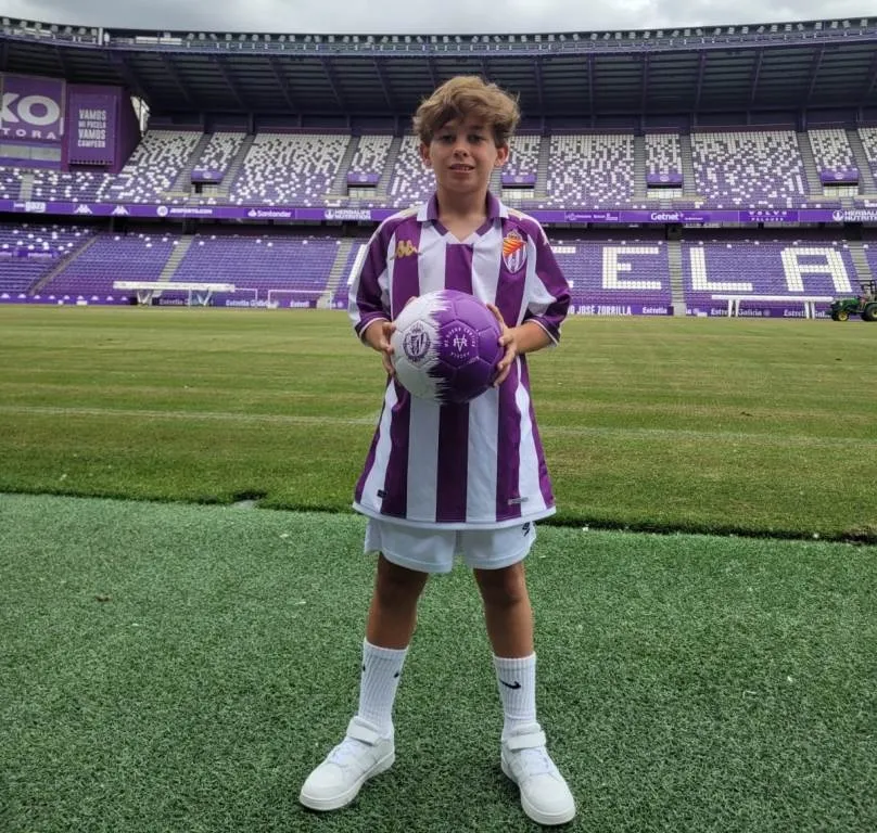 Foto 3 - El Real Valladolid da la bienvenida oficial a Juan Benito antes de participar en la Panda Cup