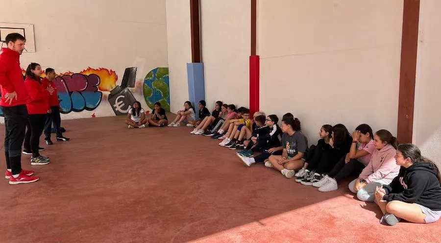 Foto 10 - Alumnos de Misioneras-Santa Teresa practican deportes paral&iacute;mpicos de la mano de AVIVA