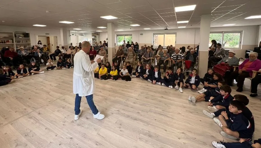 Foto 2 - La Residencia Mixta comparte la ma&ntilde;ana con alumnos de Primaria de Misioneras-Santa Teresa