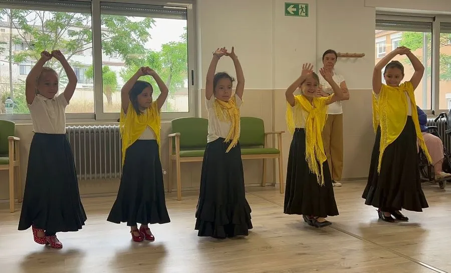 Foto 3 - La Residencia Mixta comparte la ma&ntilde;ana con alumnos de Primaria de Misioneras-Santa Teresa