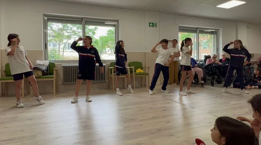 Foto 7 - La Residencia Mixta comparte la ma&ntilde;ana con alumnos de Primaria de Misioneras-Santa Teresa