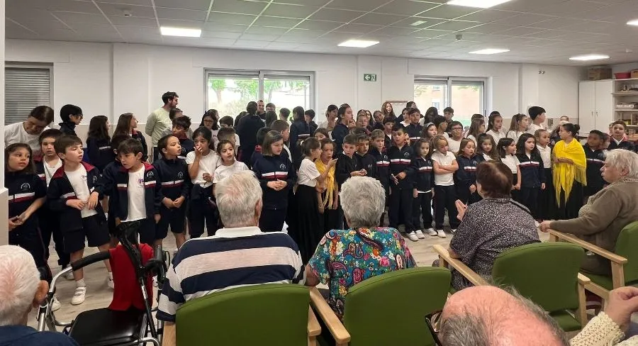 Foto 10 - La Residencia Mixta comparte la ma&ntilde;ana con alumnos de Primaria de Misioneras-Santa Teresa