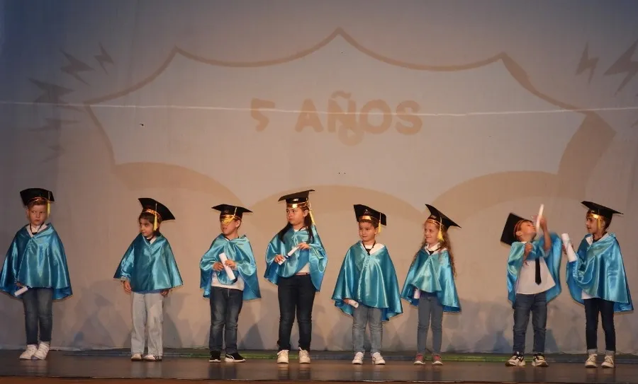 Foto 2 - El CEIP Sancti-Sp&iacute;ritus grad&uacute;a a sus alumnos de 3&ordm; de Infantil y 6&ordm; de Primaria