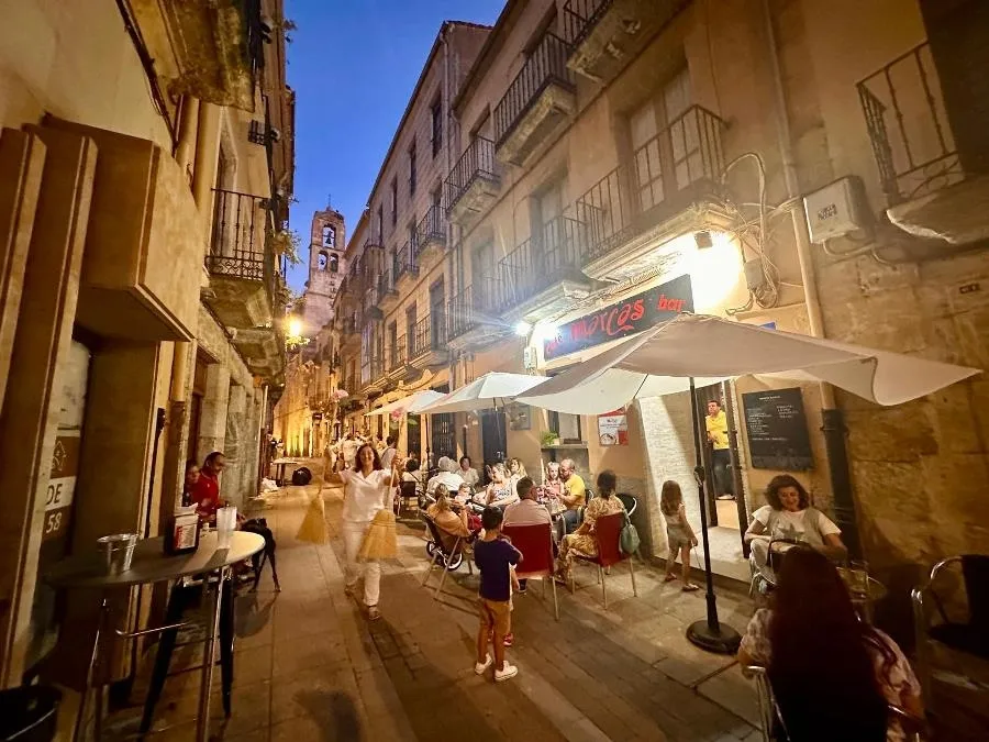 Foto 6 - Vecinos y comerciantes de la calle San Juan celebran la onom&aacute;stica que les da nombre
