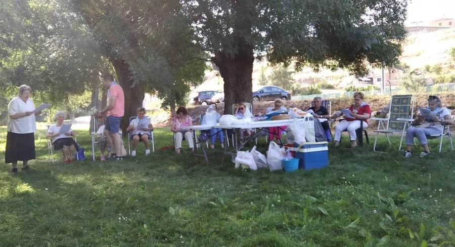 Foto 10 - La Asociaci&oacute;n de la Medalla Milagrosa cierra el curso con una convivencia a orillas del r&iacute;o