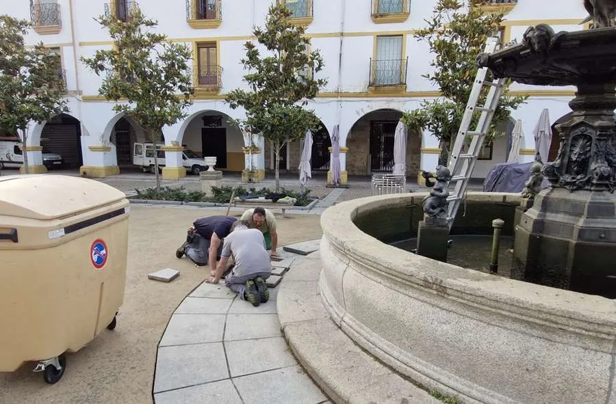 Foto 3 - Limpiada la fuente de la Plazuela del Buen Alcalde