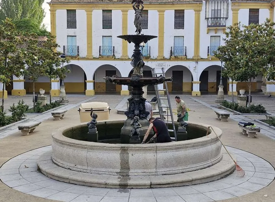 Foto 2 - Limpiada la fuente de la Plazuela del Buen Alcalde