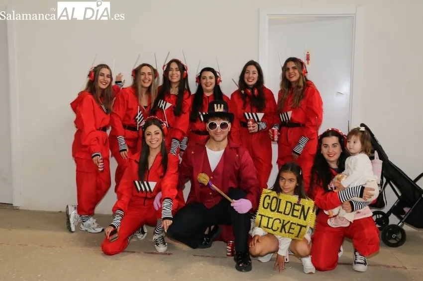 Desfile de coches locos en Villar de Peralonso / CORRAL 