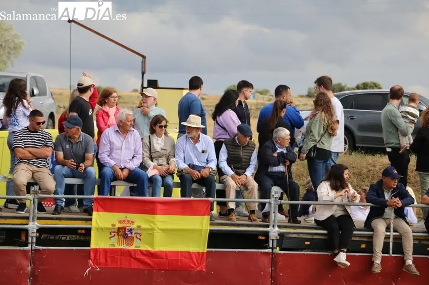 Entretenido festejo taurino en Villar de Peralonso / CORRAL