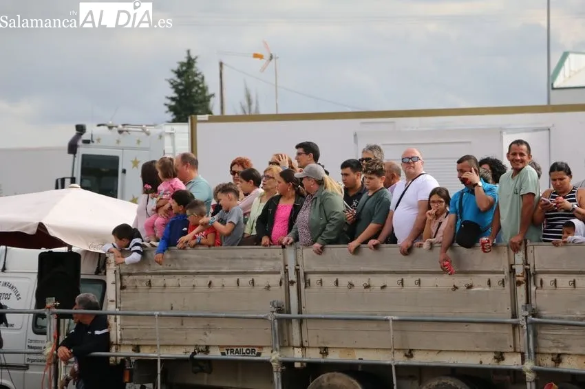 Entretenido festejo taurino en Villar de Peralonso / CORRAL