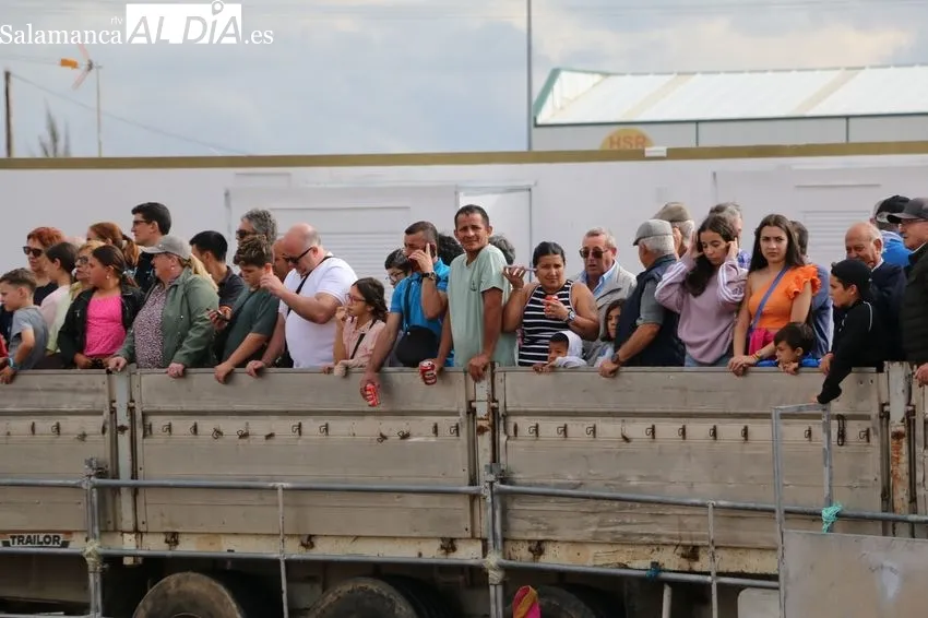 Entretenido festejo taurino en Villar de Peralonso / CORRAL