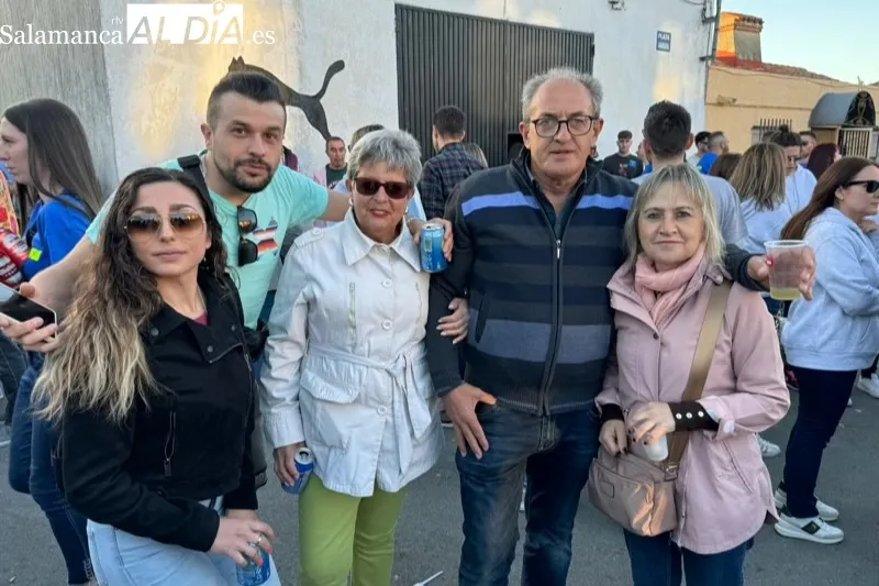 Foto 10 - Multitudinaria y colorida bienvenida a las fiestas del Corpus en El Campo de Pe&ntilde;aranda