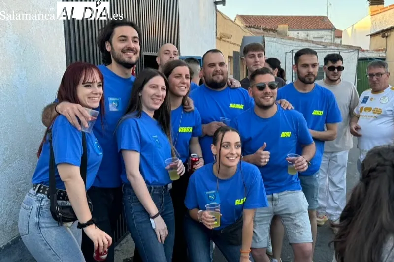 Foto 8 - Multitudinaria y colorida bienvenida a las fiestas del Corpus en El Campo de Pe&ntilde;aranda