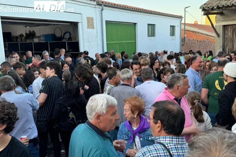 Foto 3 - Multitudinaria y colorida bienvenida a las fiestas del Corpus en El Campo de Pe&ntilde;aranda