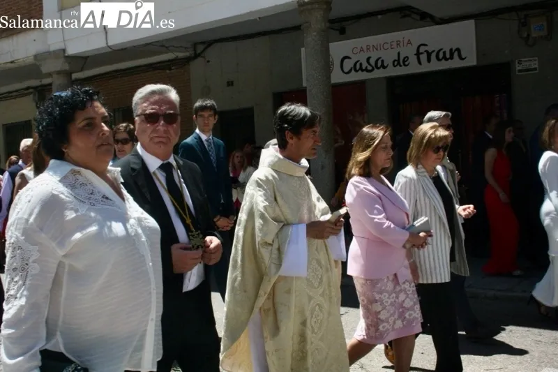Foto 7 - El Corpus recorre solemne el centro de Pe&ntilde;aranda junto a la emoci&oacute;n de los ni&ntilde;os de la Primera Comuni&oacute;n