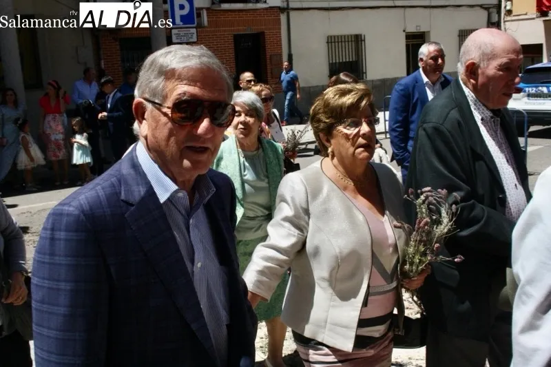 Foto 4 - El Corpus recorre solemne el centro de Pe&ntilde;aranda junto a la emoci&oacute;n de los ni&ntilde;os de la Primera Comuni&oacute;n