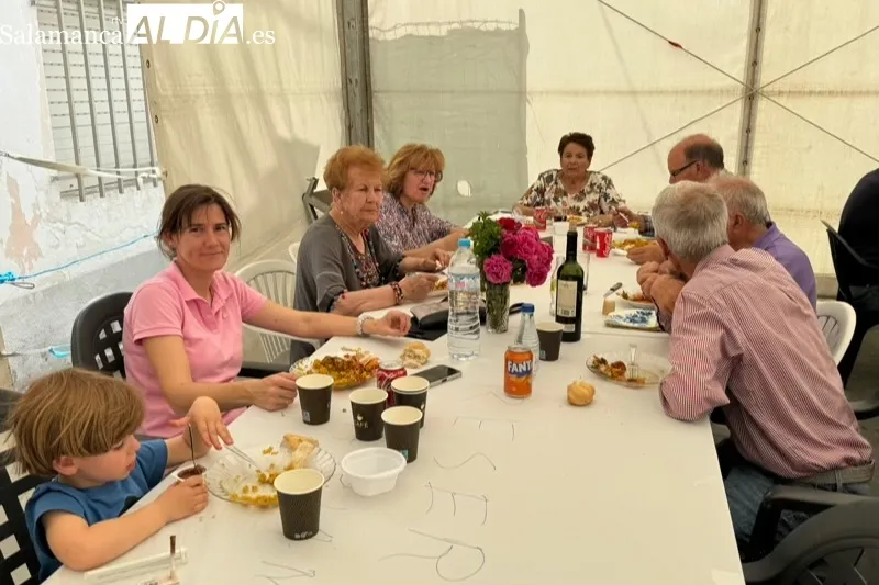 Foto 3 - Cerca de 350 raciones de paella y gran ambiente para despedir las fiestas del Corpus en El Campo de Pe&ntilde;aranda
