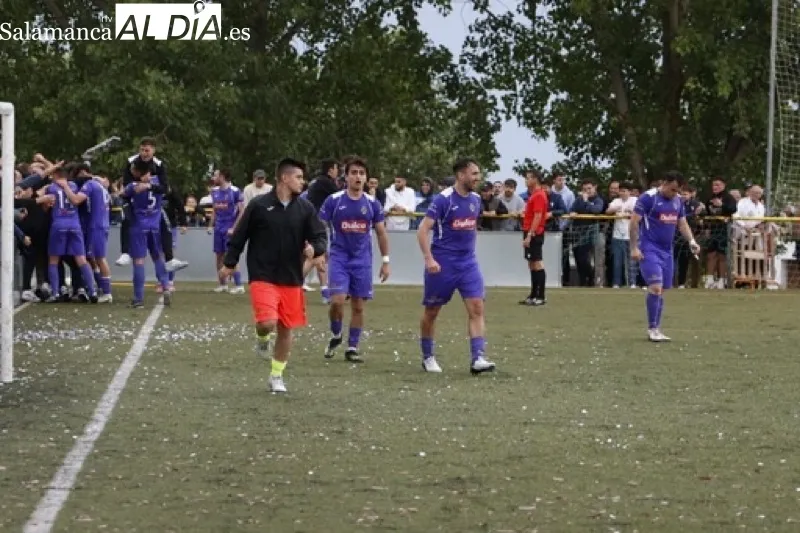 Foto 18 - El CD Pe&ntilde;aranda ya es equipo de Regional tras su victoria ante el CD Helm&aacute;ntico (1-2)