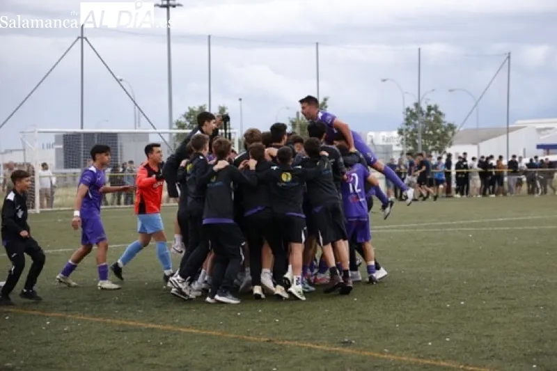 Foto 16 - El CD Pe&ntilde;aranda ya es equipo de Regional tras su victoria ante el CD Helm&aacute;ntico (1-2)