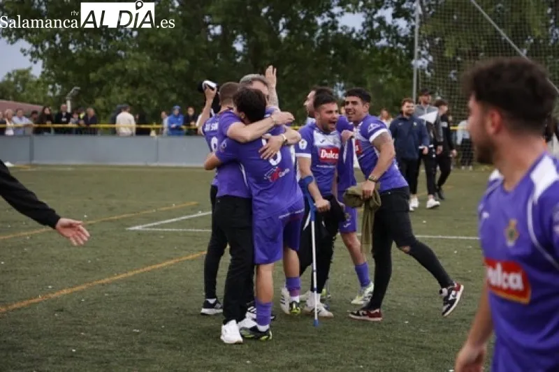 Foto 15 - El CD Pe&ntilde;aranda ya es equipo de Regional tras su victoria ante el CD Helm&aacute;ntico (1-2)