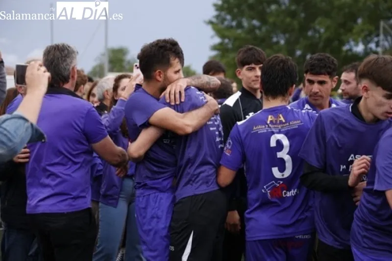Foto 12 - El CD Pe&ntilde;aranda ya es equipo de Regional tras su victoria ante el CD Helm&aacute;ntico (1-2)