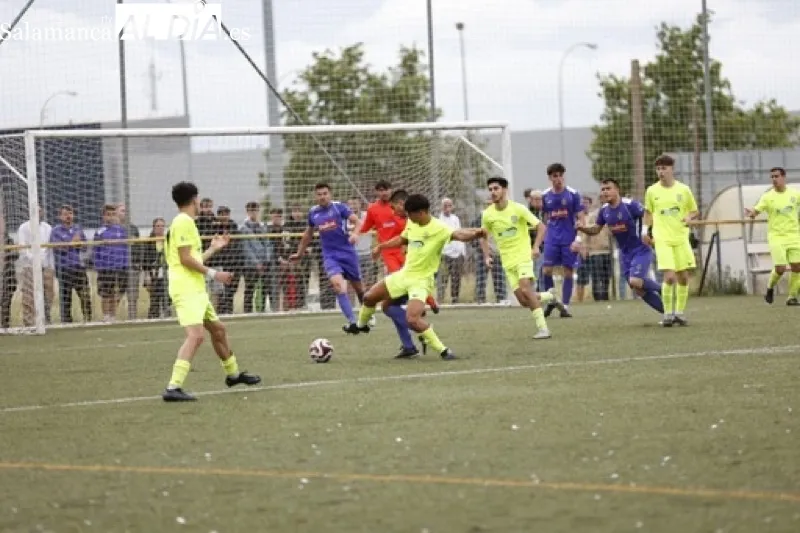 Foto 7 - El CD Pe&ntilde;aranda ya es equipo de Regional tras su victoria ante el CD Helm&aacute;ntico (1-2)