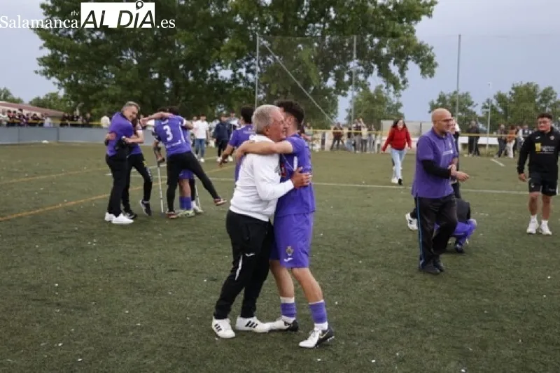 Foto 5 - El CD Pe&ntilde;aranda ya es equipo de Regional tras su victoria ante el CD Helm&aacute;ntico (1-2)