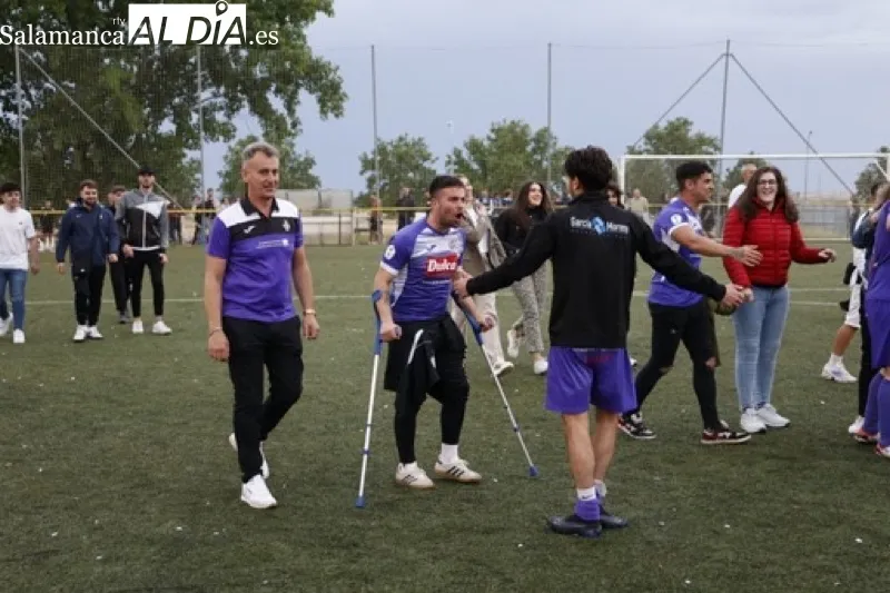 Foto 4 - El CD Pe&ntilde;aranda ya es equipo de Regional tras su victoria ante el CD Helm&aacute;ntico (1-2)