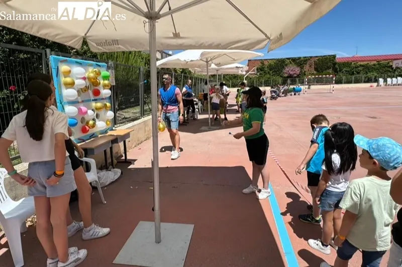 Foto 3 - Multitudinaria diversi&oacute;n entre grandes y peque&ntilde;os en la III Mini Feria del Colegio La Encarnaci&oacute;n