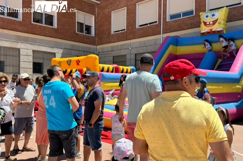 Foto 7 - Multitudinaria diversi&oacute;n entre grandes y peque&ntilde;os en la III Mini Feria del Colegio La Encarnaci&oacute;n