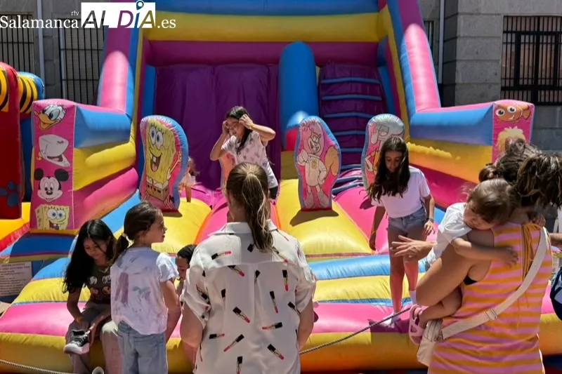 Foto 11 - Multitudinaria diversi&oacute;n entre grandes y peque&ntilde;os en la III Mini Feria del Colegio La Encarnaci&oacute;n