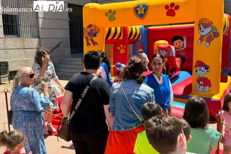 Foto 10 - Multitudinaria diversi&oacute;n entre grandes y peque&ntilde;os en la III Mini Feria del Colegio La Encarnaci&oacute;n