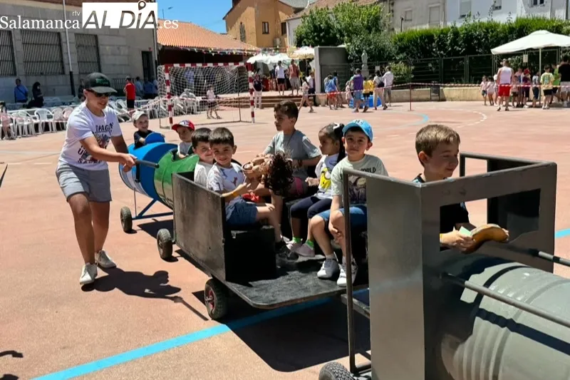 Foto 9 - Multitudinaria diversi&oacute;n entre grandes y peque&ntilde;os en la III Mini Feria del Colegio La Encarnaci&oacute;n