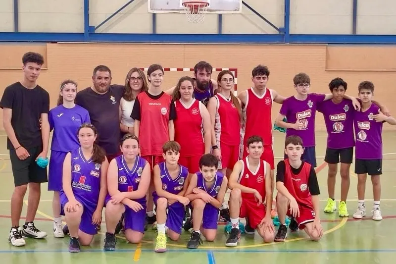 Foto 3 - La escuela municipal de baloncesto finaliza el curso con partidos frente al Entrevillas