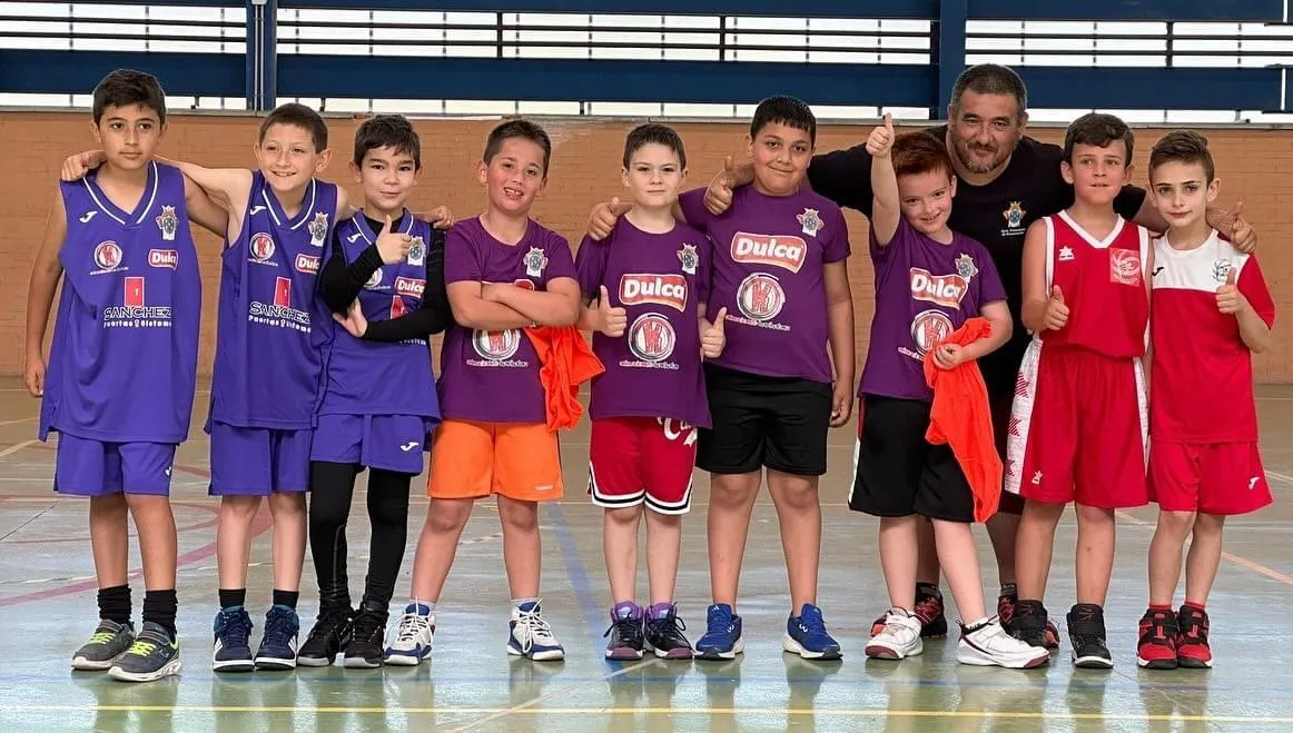Foto 2 - La escuela municipal de baloncesto finaliza el curso con partidos frente al Entrevillas