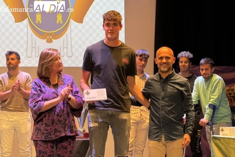 Foto 11 - Alegr&iacute;a y emociones en el reconocimiento al CD Pe&ntilde;aranda tras conseguir su merecido ascenso a Regional de Aficionados